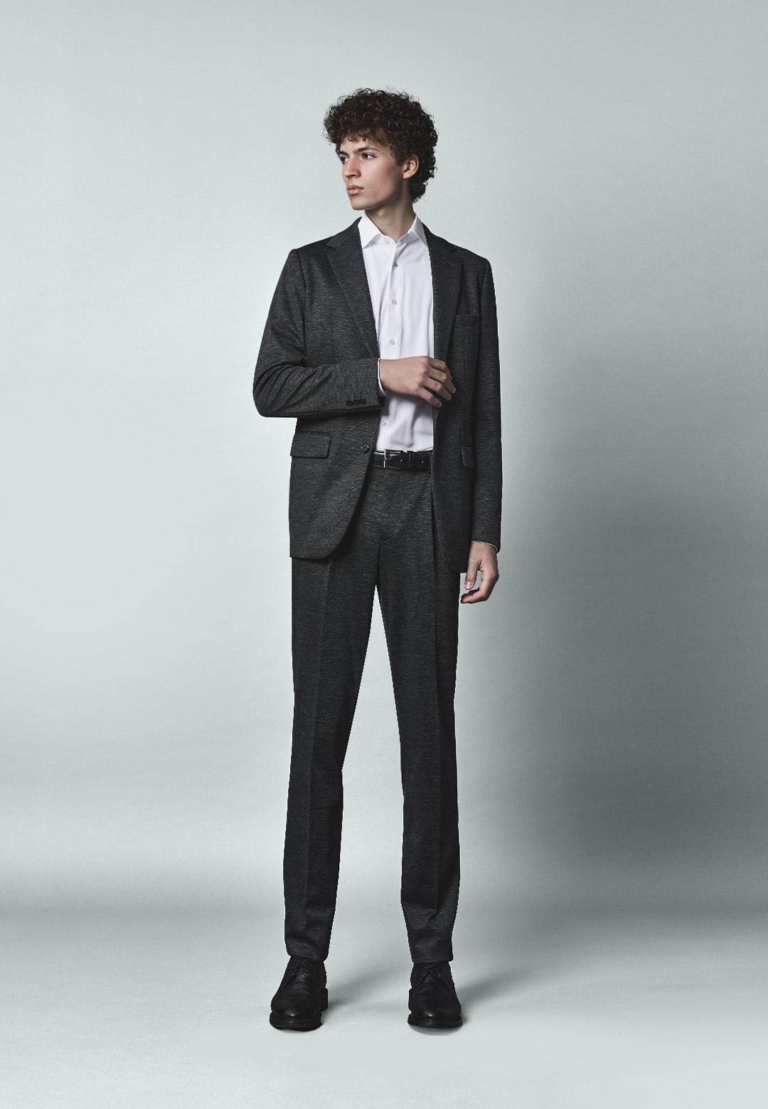 ベーシックなセットアップスタイルのコーディネート例