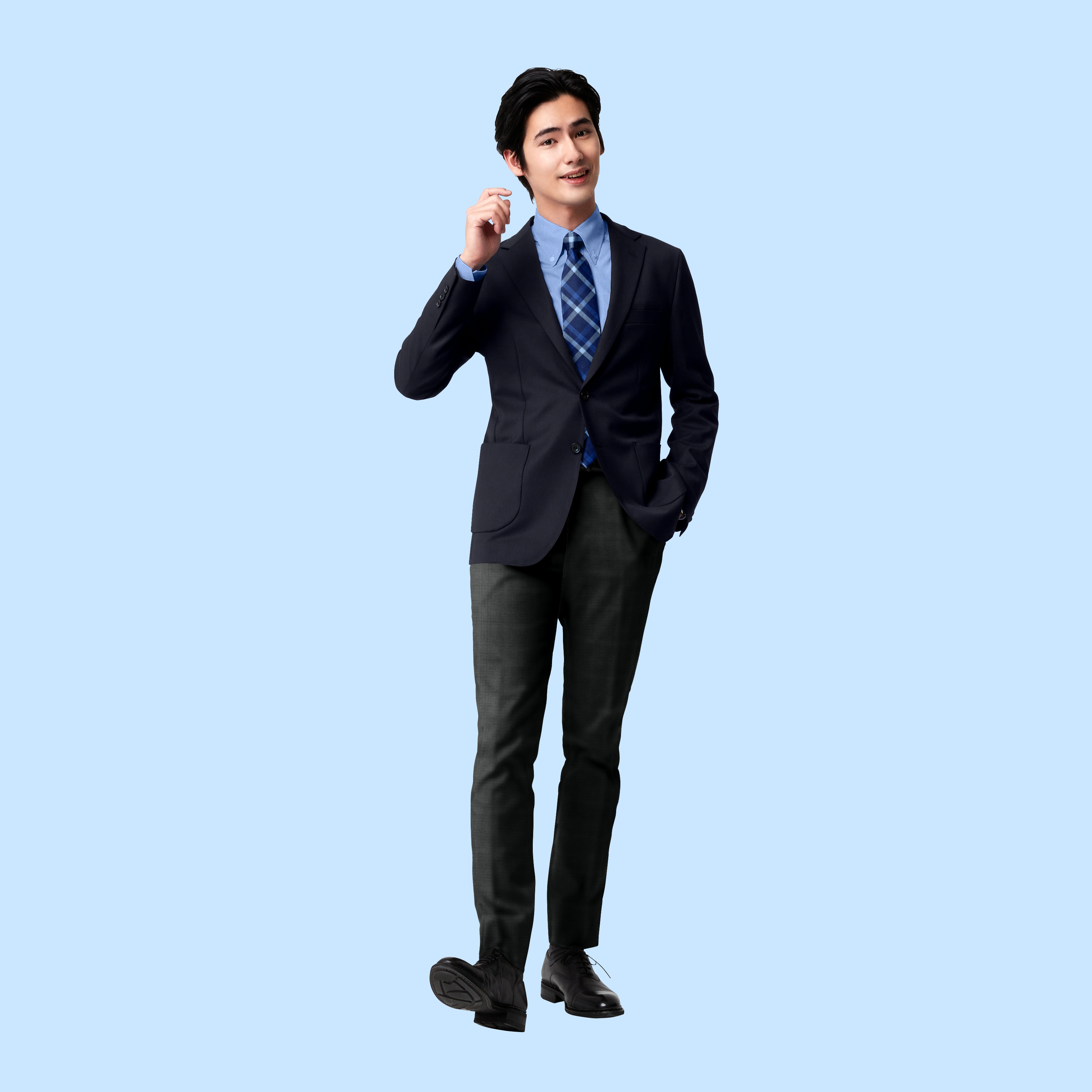 Ｖラインが爽やかなジャケパンスタイル