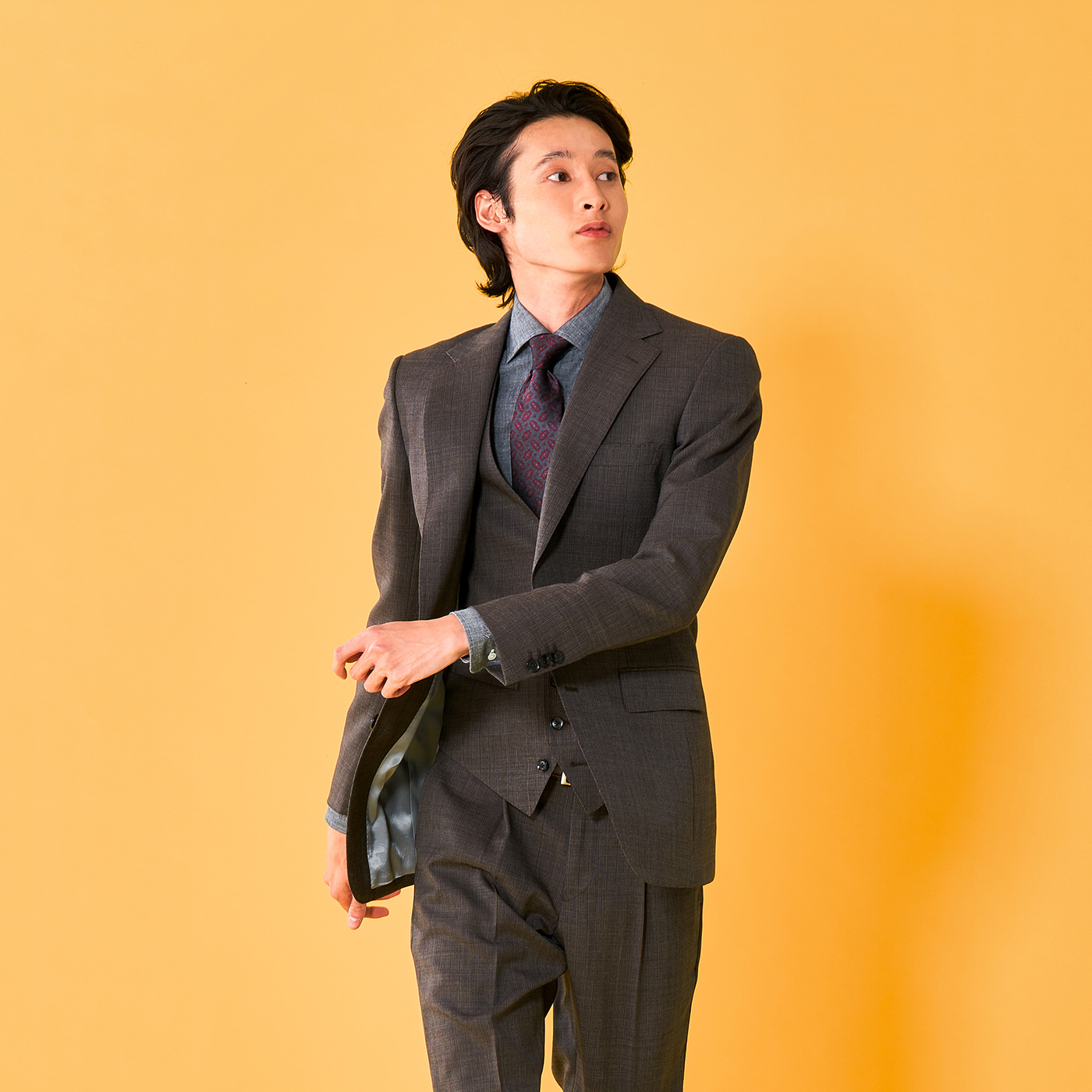 差がつく大人のグレーネイビースーツ | オーダースーツのFABRIC TOKYO