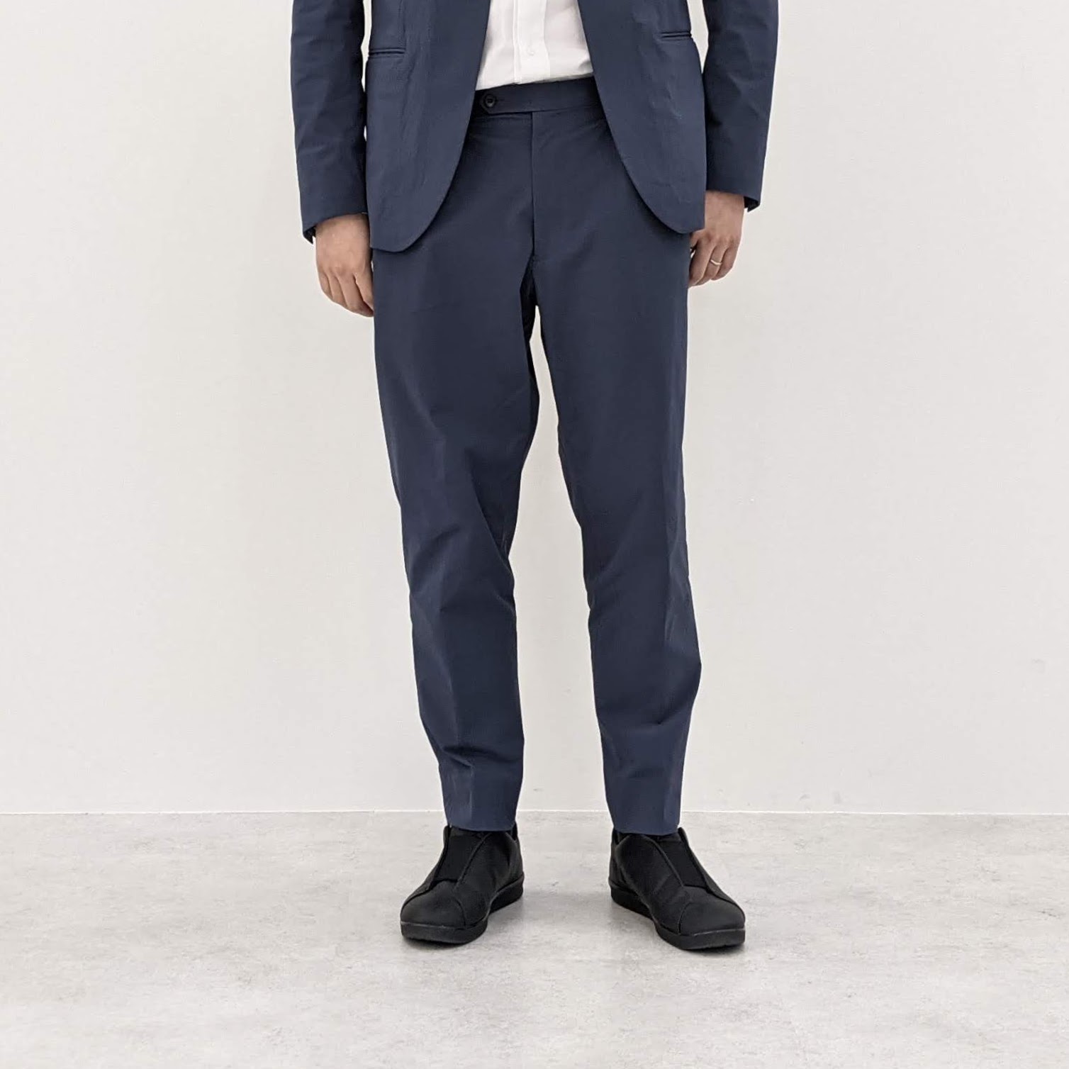 【STAFFコーデ】ノーカラージャケットでシンプルに