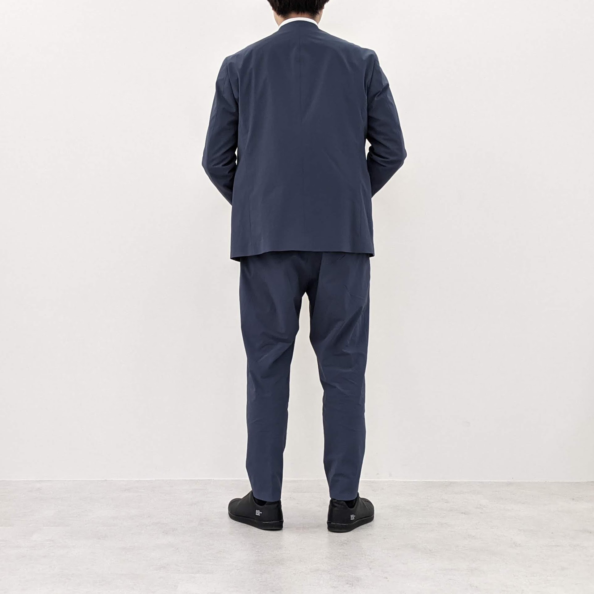 【STAFFコーデ】ノーカラージャケットでシンプルに