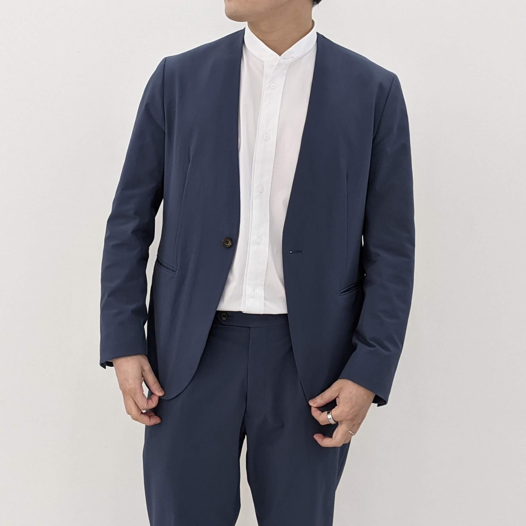 【STAFFコーデ】ノーカラージャケットでシンプルに