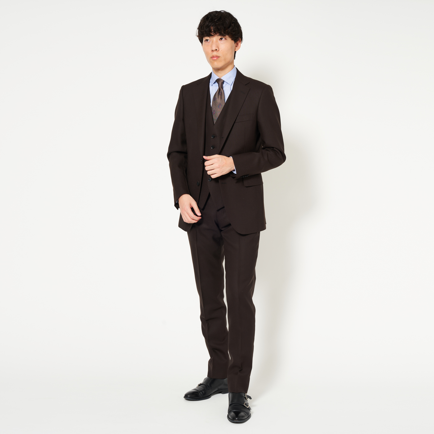 【STAFFコーデ】ブラウンスーツでつくる綺麗めスタイル