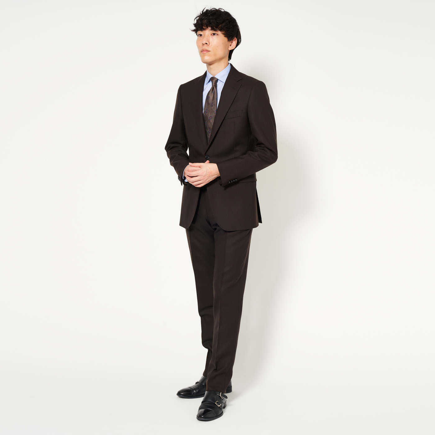 【STAFFコーデ】ブラウンスーツでつくる綺麗めスタイル