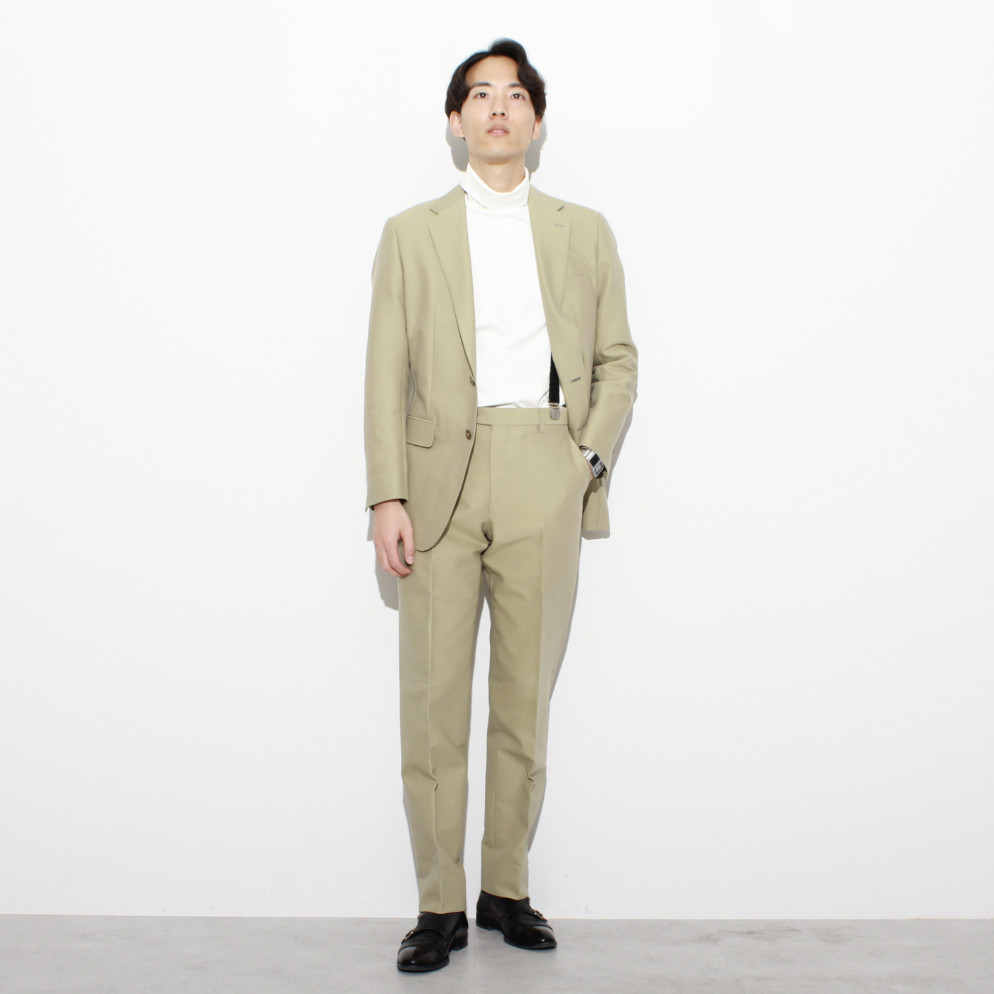 【STAFFコーデ】清潔感のあるベージュセットアップスタイル