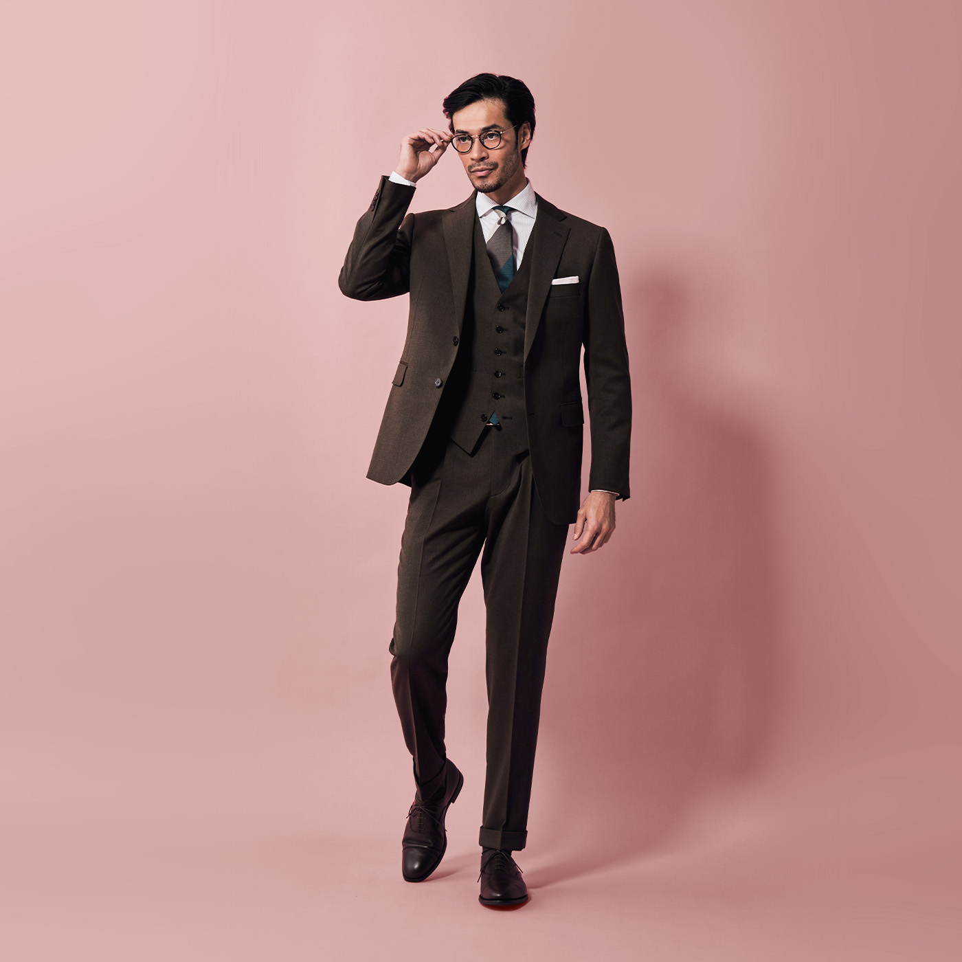 ブラウンスーツで醸し出す「できる男感」 | オーダースーツのFABRIC TOKYO