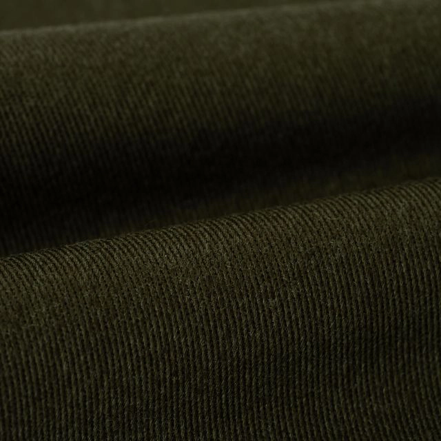 チャコールのジャケットを使ったジャケパンコーデ