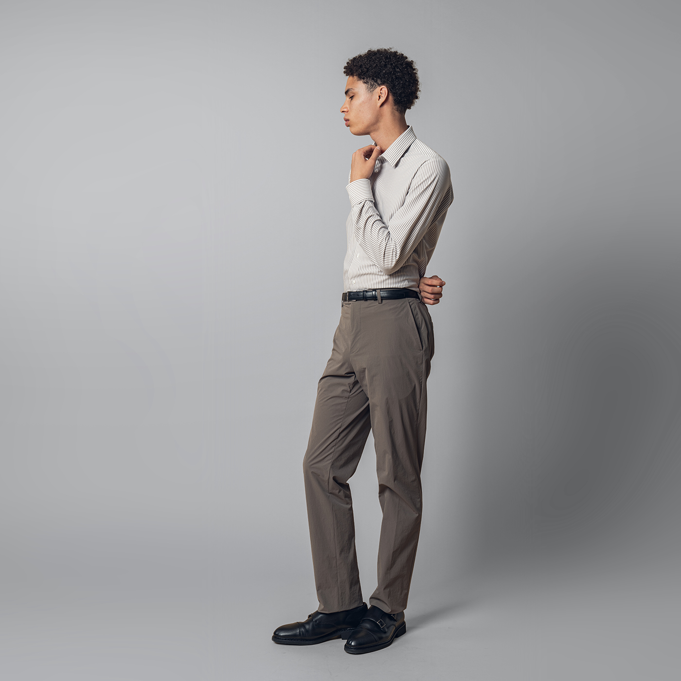 On ライトグレー ジャケット 重たい印象を払拭。ライトグレーのジャケパンスタイル | オーダー