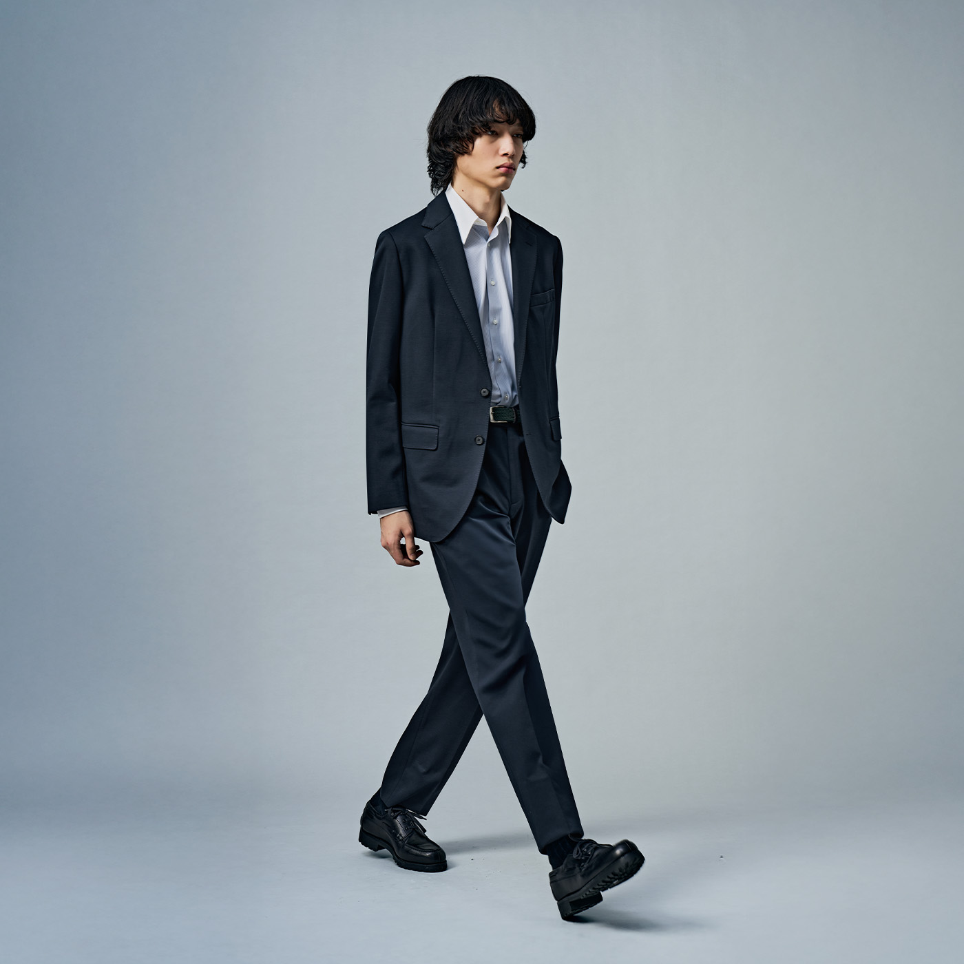 クレリックシャツを生かしたオプシディアンのセットアップスタイル