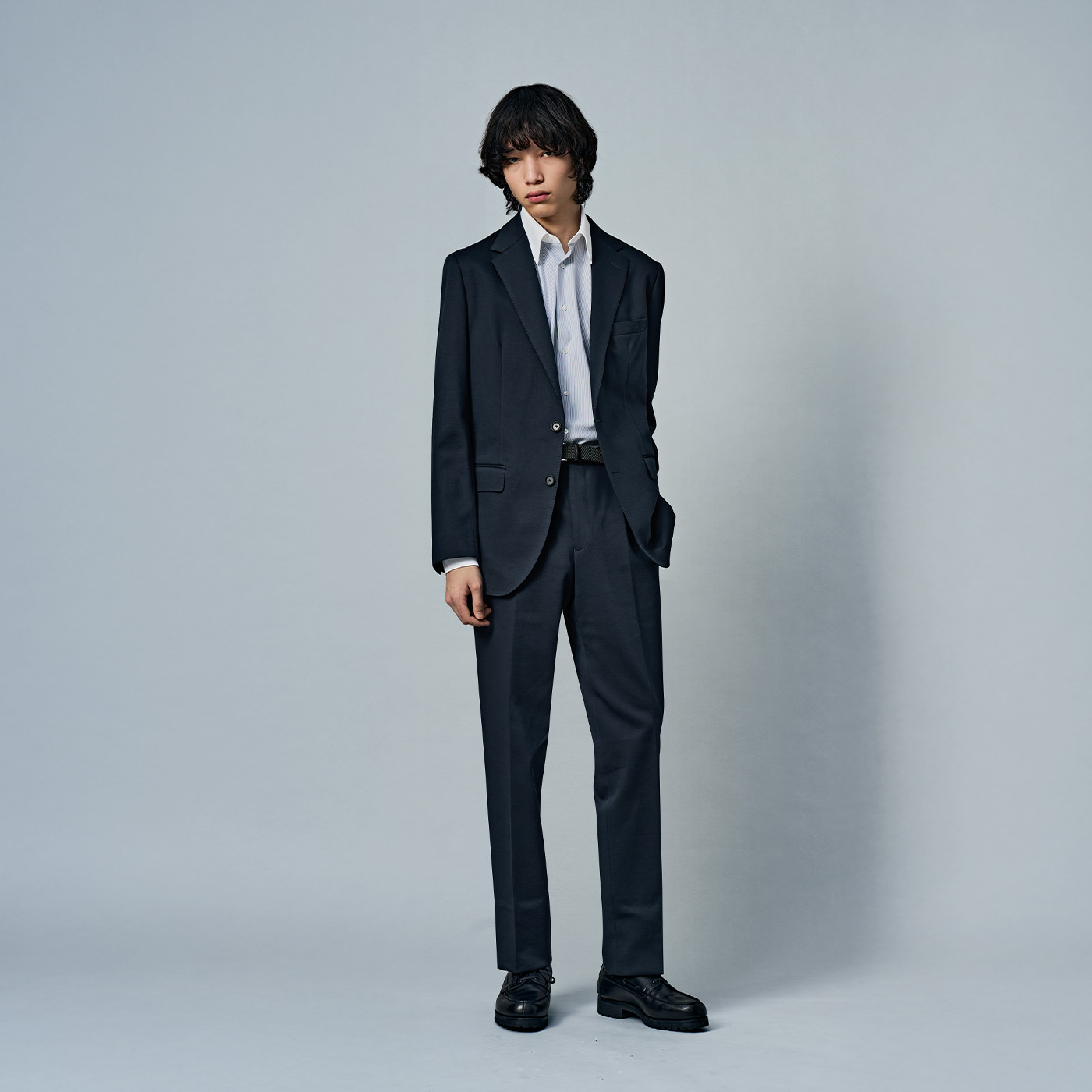 クレリックシャツを生かしたオプシディアンのセットアップスタイル