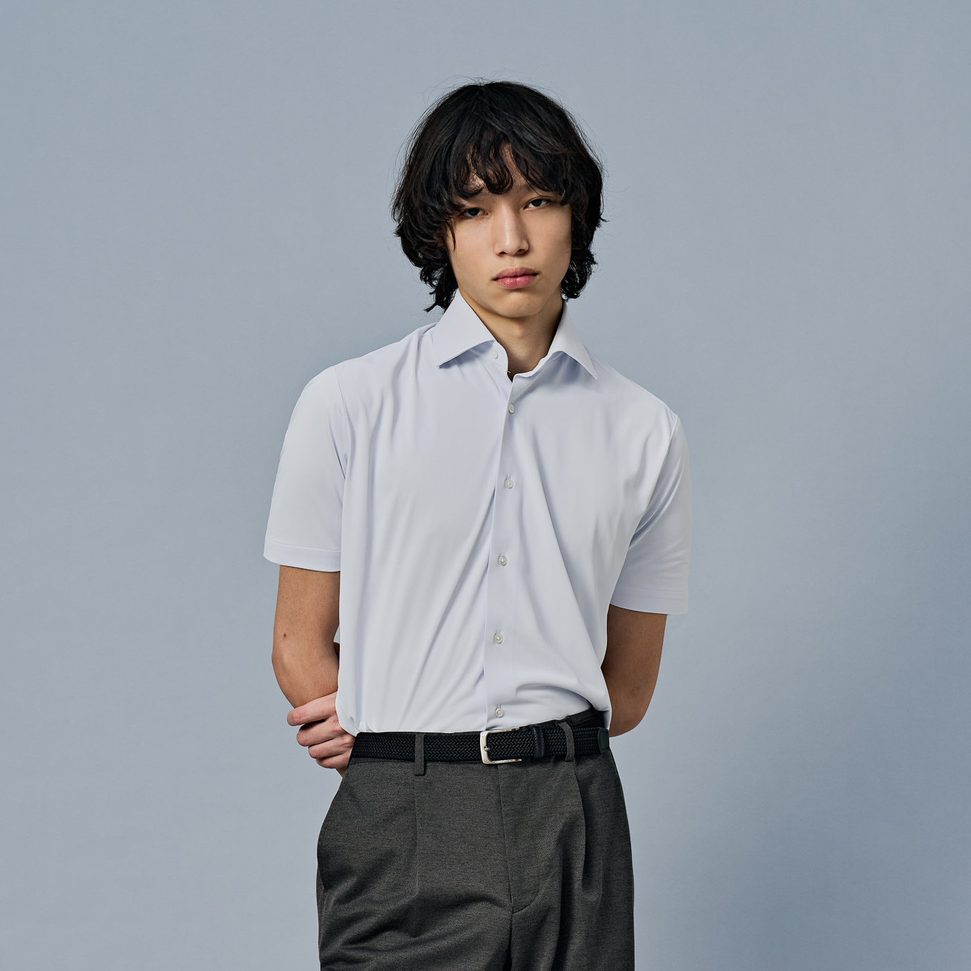 クールビズも意識した、半袖シャツ×セットアップスタイル