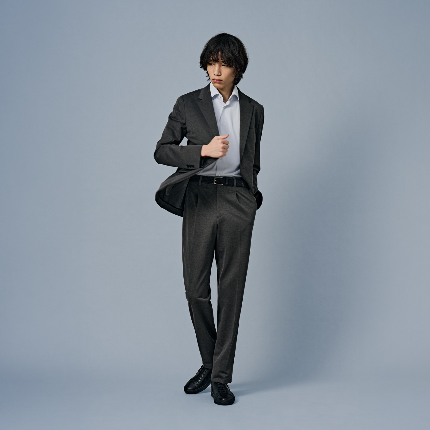 クールビズも意識した、半袖シャツ×セットアップスタイル