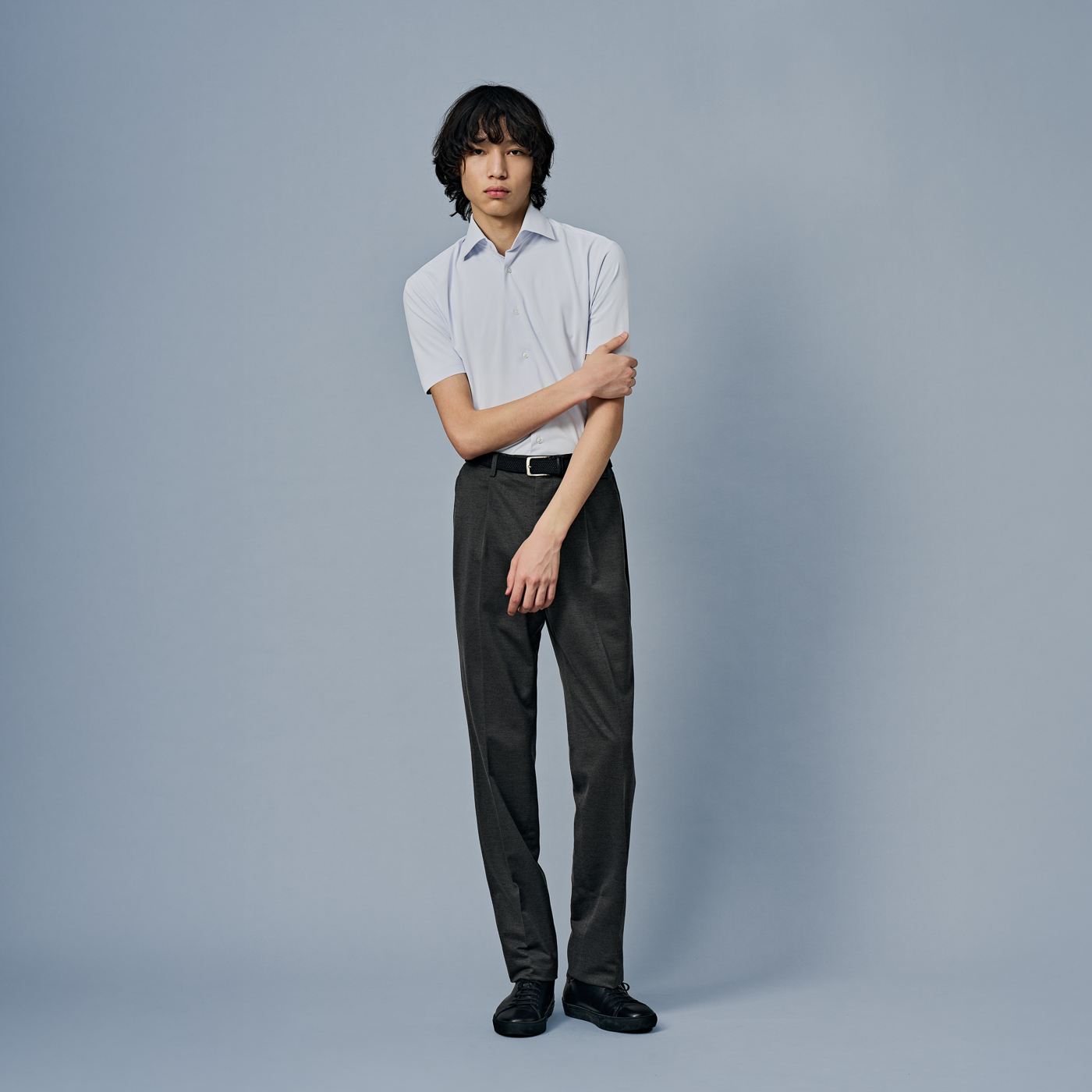 クールビズも意識した、半袖シャツ×セットアップスタイル