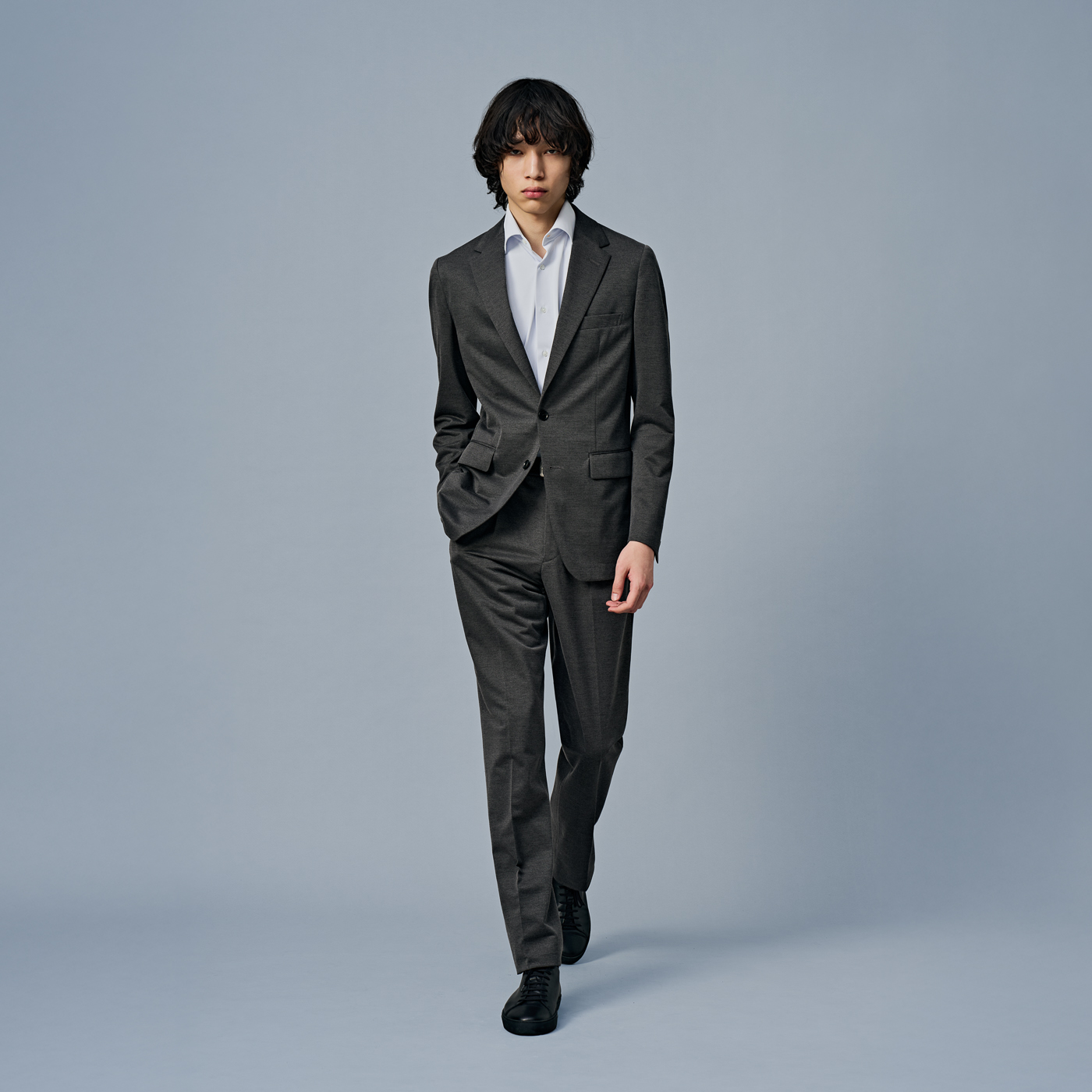 クールビズも意識した、半袖シャツ×セットアップスタイル