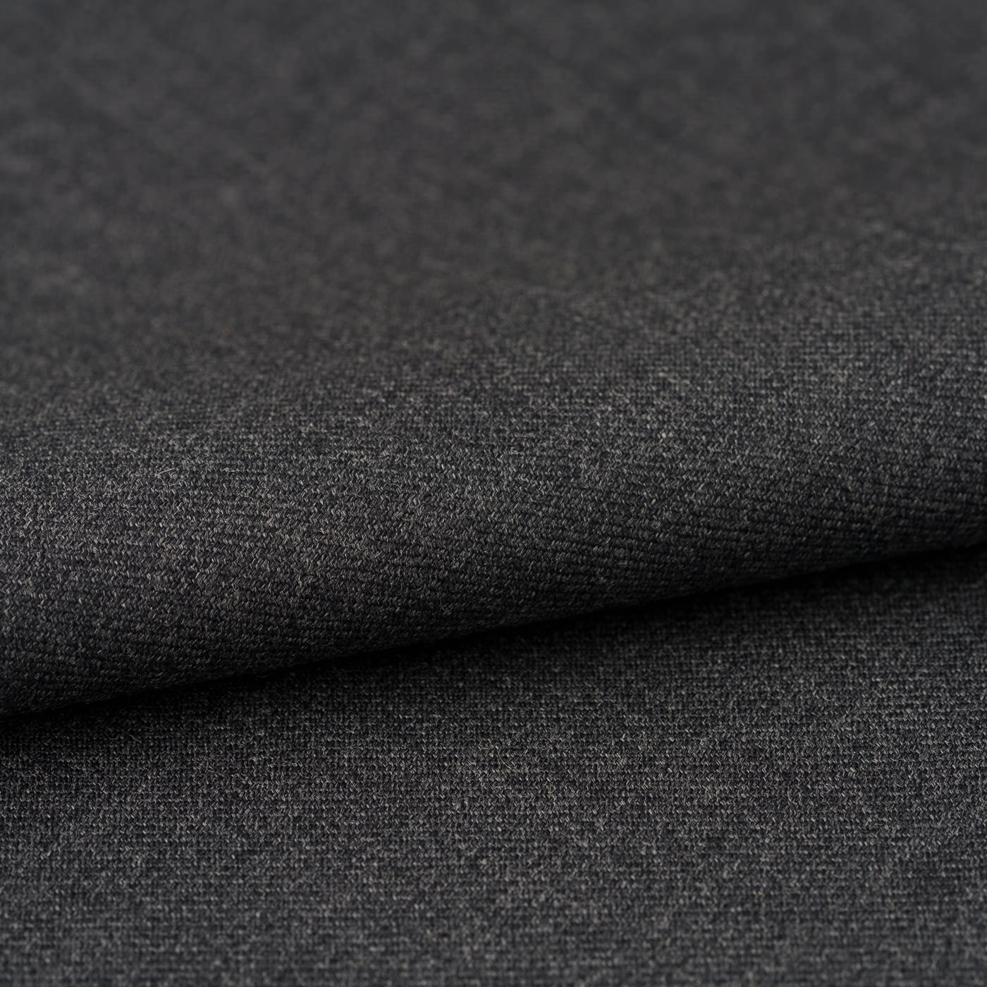 CANONICO PREMIUM WOOL ブラックヘリンボーンスリーピーススーツ