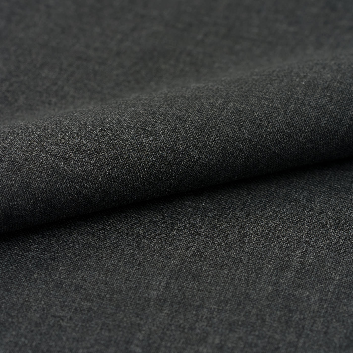 COOLMAX WOOL ダークグレー平織り無地スリーピーススーツ