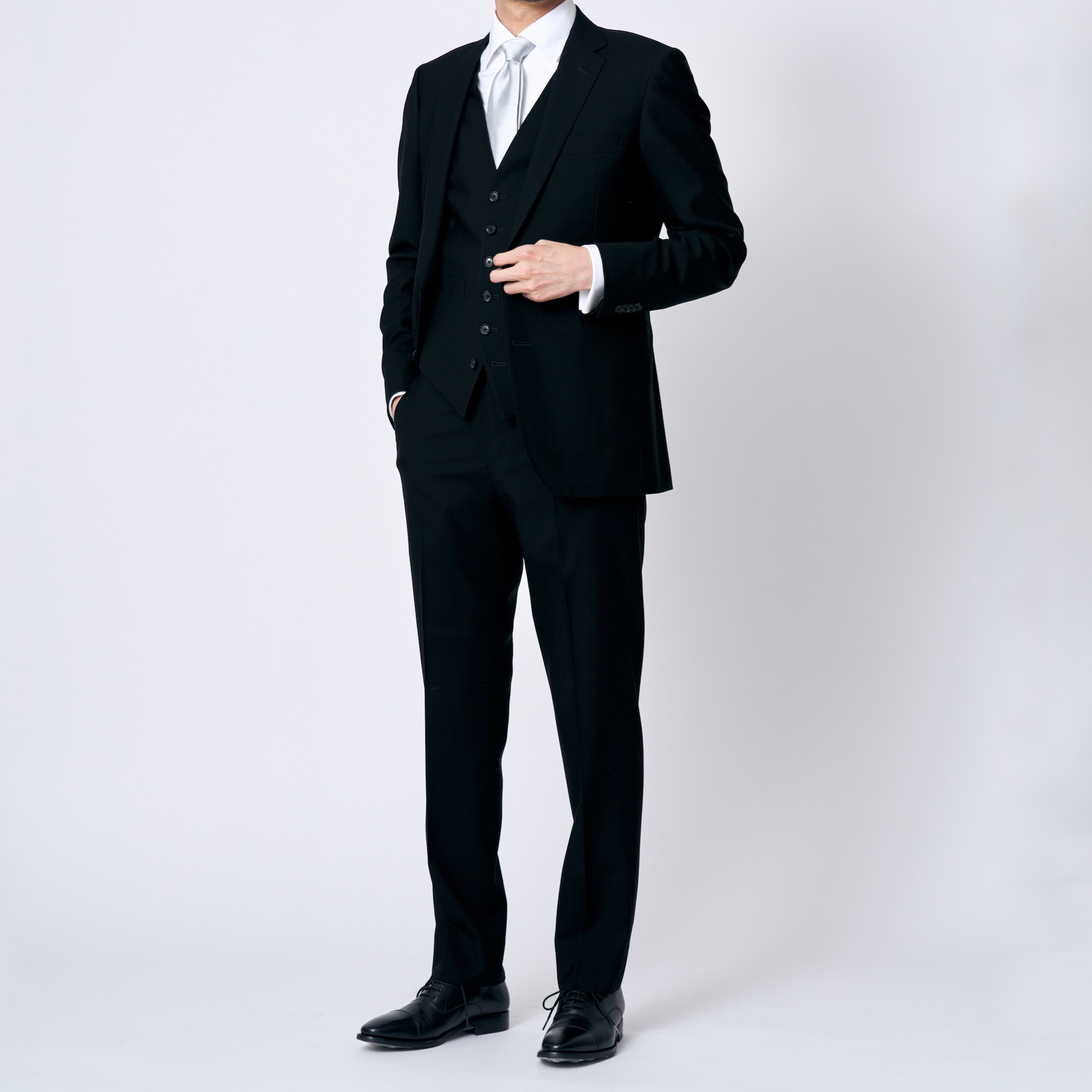 BLACK FORMAL しなやかウール 冠婚葬祭 通年スリーピーススーツ